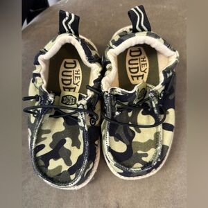 Size 5 Hey Dude Linen green/tan camouflage Wally slip-on shoes.  In EUC!